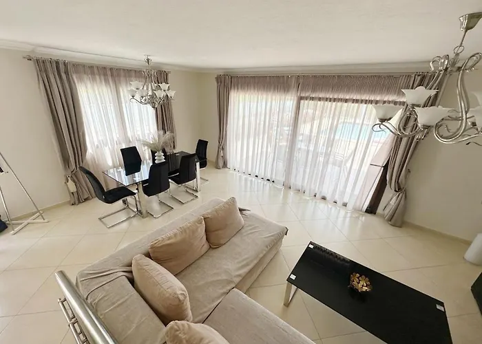 Villas Hanioti Vilă *